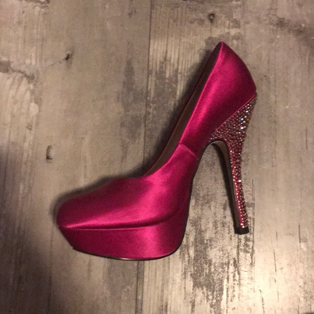 Heels - Picture 3 of 3